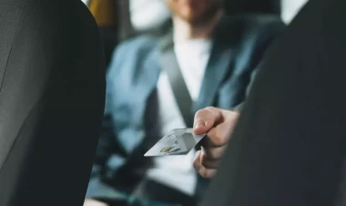 Nağdsız ödənişdə əngəl: Taksi sürücüləri kartla ödənişdən buna görə imtina edir