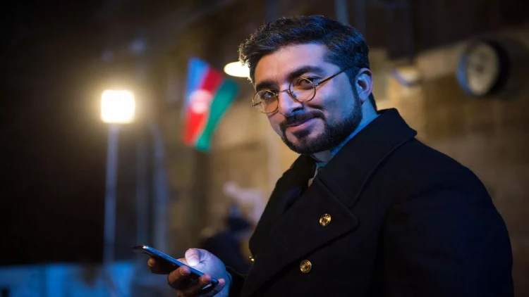 Beyninə qan sızan aktyordan XƏBƏR VAR - yenilənib