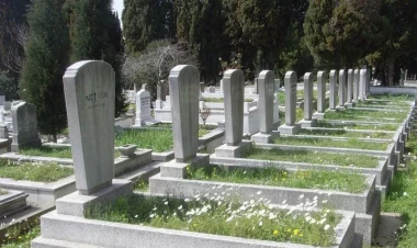 Bakıda qəbirstanlıq yanır