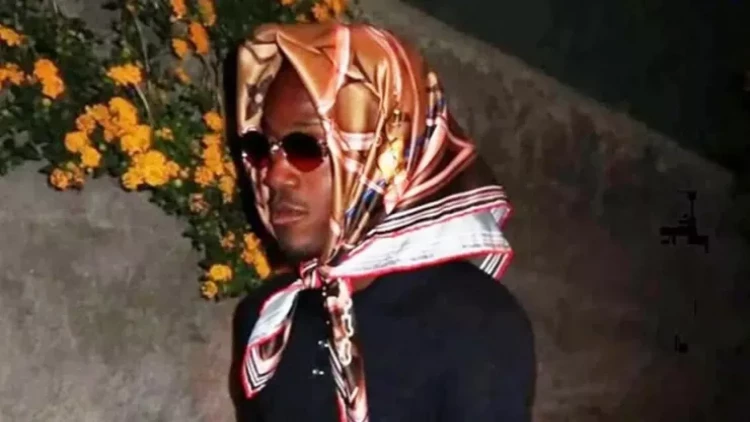 İstanbul nəhənglərinin keçmiş ulduzu başını BAĞLADI - FOTO