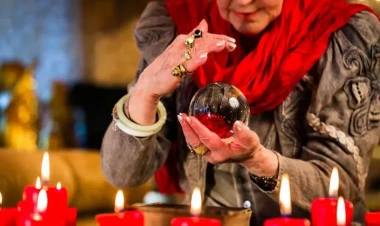 Çarəsizlik, özünə inamsızlıq... - İnsanlar falçılara niyə üz tutur?