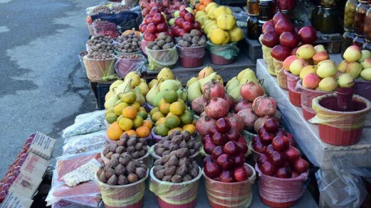 Yol kənarında meyvə-tərəvəz satanlar cərimələnəcək