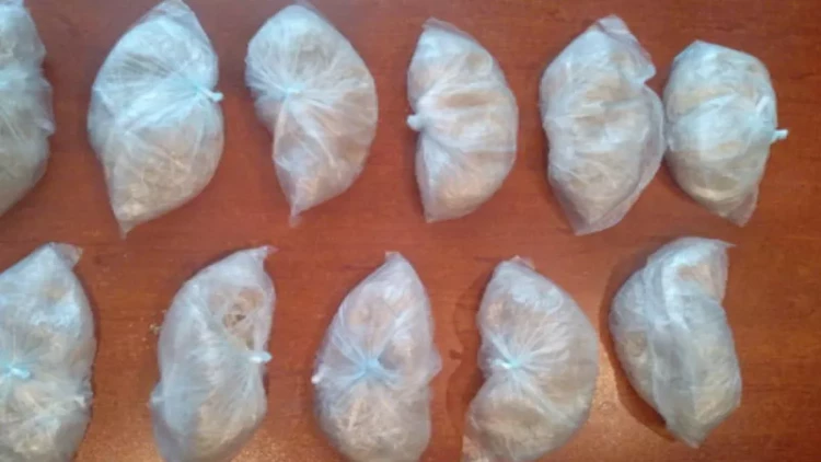 Bakıda qəribə olay - Daşımaq üçün narkotik bükümlərini uddu, öldü