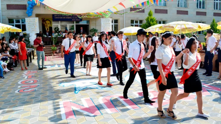 Bakıda məzun qızın rəqs VİDEOsu 2 milyon izlənildi