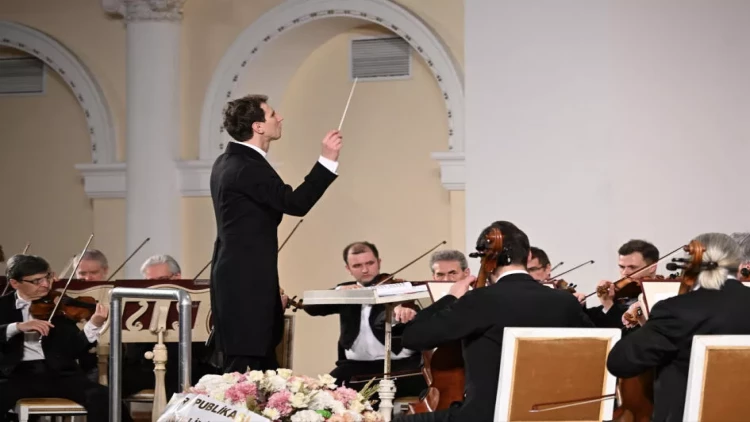 İrandan Azərbaycana təxliyə olunan Çaykovski adına Simfonik Orkestri Filarmoniyada təşəkkür konserti verib - FOTO