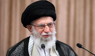 Xamenei ailəsi ilə birlikdə sığınacaqdadır