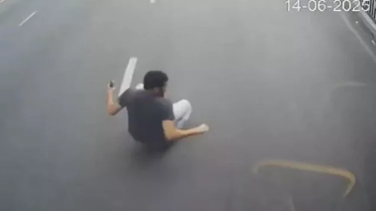 Bakıda faciə - avtobusun qarşısına qəfil çıxdı, öldü - VİDEO