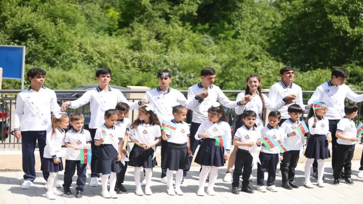 Şuşa şəhər 1 nömrəli tam orta məktəbdən 8 nəfər şagird məzun olur