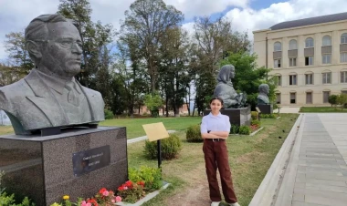 İndi rəssamdır, gələcəkdə isə həkim olmaq istəyir - FOTO