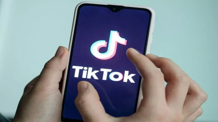 Tiktokda 23 nəfərə “ucuz telefon” satdı - FOTO