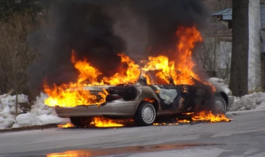Salyanda “Haval” markalı minik avtomobili yanıb