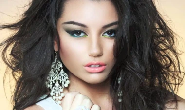 Safurə dekoltesi ilə diqqət çəkdi - FOTO