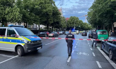 Bir gündə iki dəhşət: Qadın ətrafdakılara bıçaqla hücum çəkdi