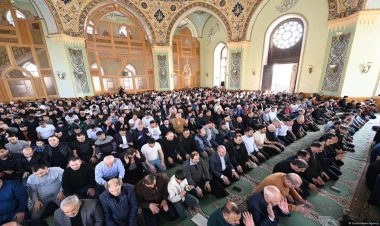 Təzəpir məscidində bayram namazı qılındı