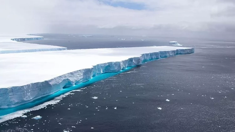 Dünya təhlükədə: Buz nəhəngi yaxınlaşır