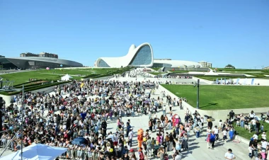Heydər Əliyev Mərkəzinin parkında Uşaq festivalı keçirildi - FOTO