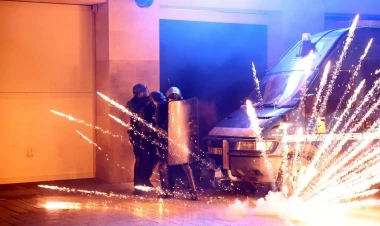 PSJ-nin qələbəsindən sonra Parisdə iğtişaşlar başladı - Polis güc tətbiq edir - YENİLƏB - VİDEO - FOTOlar