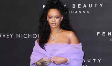 Rihannaya ağır itki - FOTO