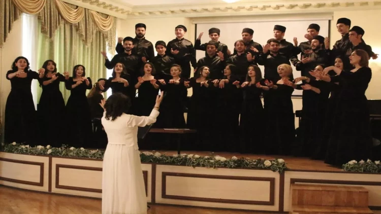 Cahangir Cahangirov adına Xor dahi bəstəkar  Üzeyir Hacıbəylinin 140 illik yubileyinə həsr olunmuş konsertlə çıxış edib - FOTO