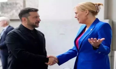 Zelenski uzun müddət sonra ilk dəfə kostyum geyindi - FOTO