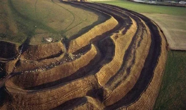 Qəhrəmanlar yox, qurbanlar: Maiden-Kasl hekayəsinin qaranlıq üzü
