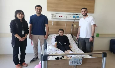 Ürəyi bulanırdı, 9 yaşlı qızın mədəsindən görün nə çıxdı - FOTO