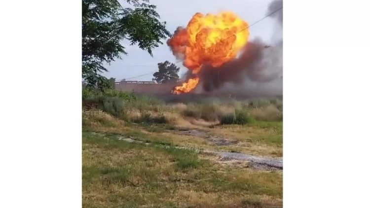 Yevlaxda minik maşını yandı - Xəsarət alanların vəziyyəti açıqlandı - FOTO