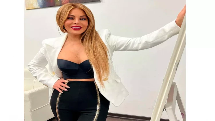 Aygün Kazımova toya bəyin dostu ilə 