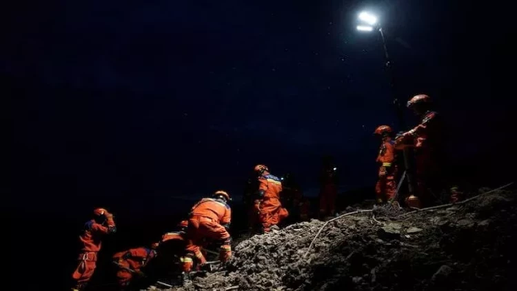 Çində torpaq sürüşməsi - Ölənlər və itkin düşənlər var