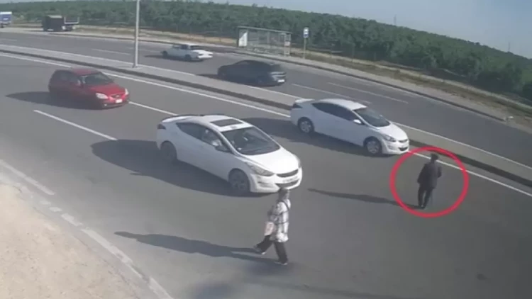 Bakıda yaşlı kişi qəzaya səbəb oldu - Özü isə ölümdən son anda xilas oldu - VİDEO