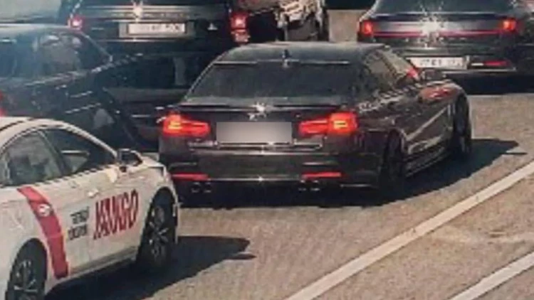 Tıxacda qalan maşına dayanma-durma cəriməsi yazıldı - FOTO