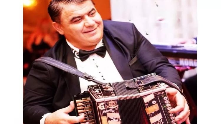 Mahnılarımızı oğurlayan erməni qarmonçunun ifası 