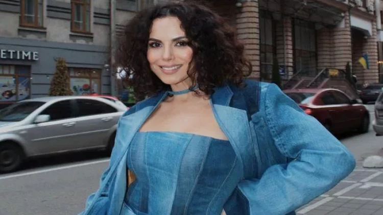 Məşhur müşənni bu yayın trendini göstərdi - Bu ətəklər yenidən dəbdədir - FOTOlar