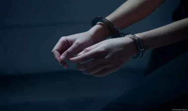 4 uşaq anası ərini telefonla oynadığı yerdə bıçaqladı - Aynur Sakiti xəyanət edərkən tutubmuş