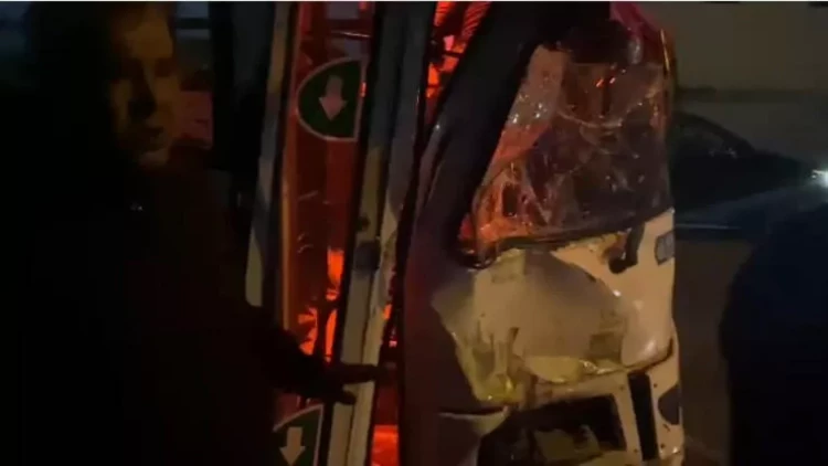 Bakıda iki sərnişin avtobusu toqquşdu - yaralılar var - VİDEO