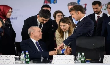 Ərdoğan niyə Makronun barmağından tutmuşdu? - SƏBƏB -  VİDEO