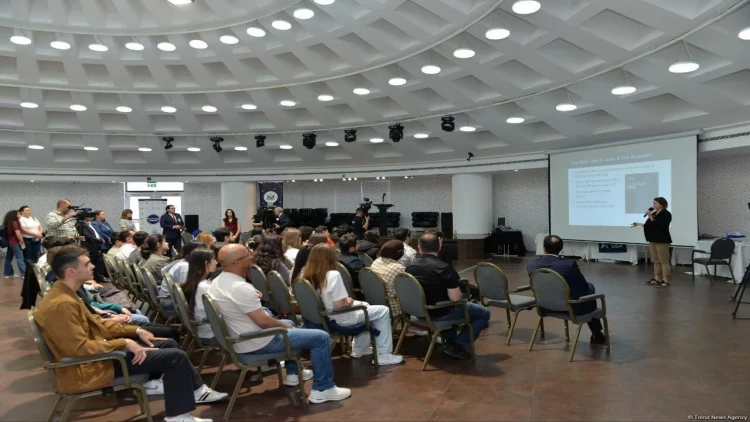 ABŞ səfirliyi Bakıda təhsil sərgisi keçirib - FOTO