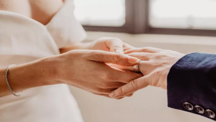 Azərbaycanda ağlasığmaz ELANLAR: 3 manata  ər tapırlar