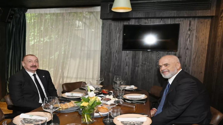 İlham Əliyevlə Albaniyanın Baş nazirinin işçi nahar əsnasında görüşü olub - VİDEO