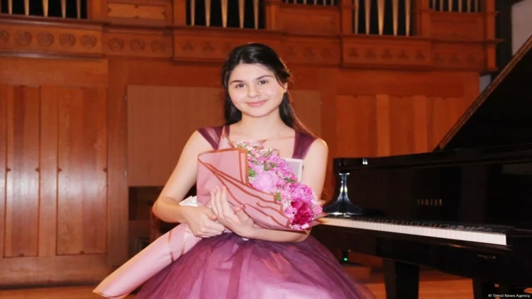 Gənc pianoçu Aydan Nuriyevanın ilk solo konserti keçirilib - FOTO