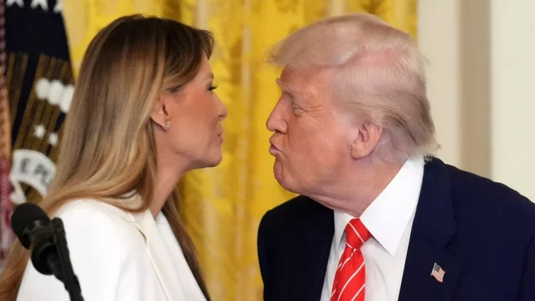 Tramp hisslərinə hakim ola bilmədi: Melaniyanı öpüşlərə qərq etdi - FOTOlar