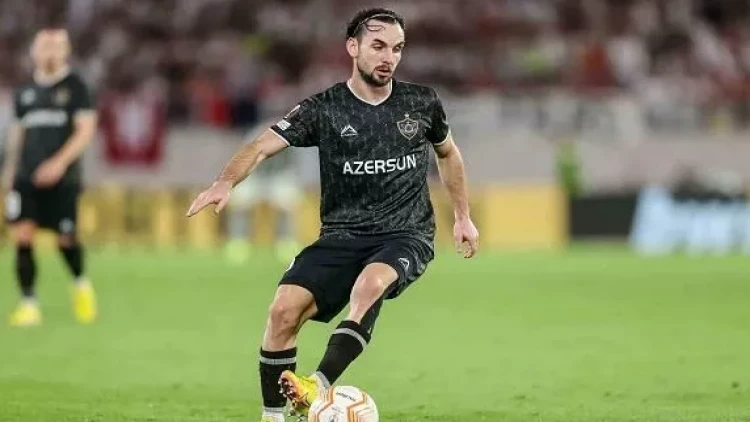 “Qarabağ”ın futbolçusu əfsanəvi oyunçu ilə görüşdü - FOTO