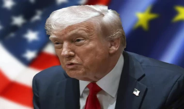 Trampın masasında sui-qəsd səhnəsi - FOTO