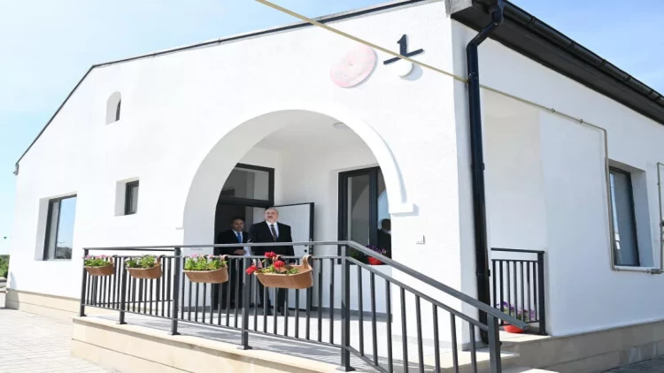 İlham Əliyev Kəngərlidə yeni inşa edilmiş fərdi evlərdə yaradılan şəraitlə tanış olub - VİDEO - FOTO