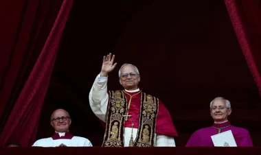 Papa ilk dəfə çıxış edib - VİDEO