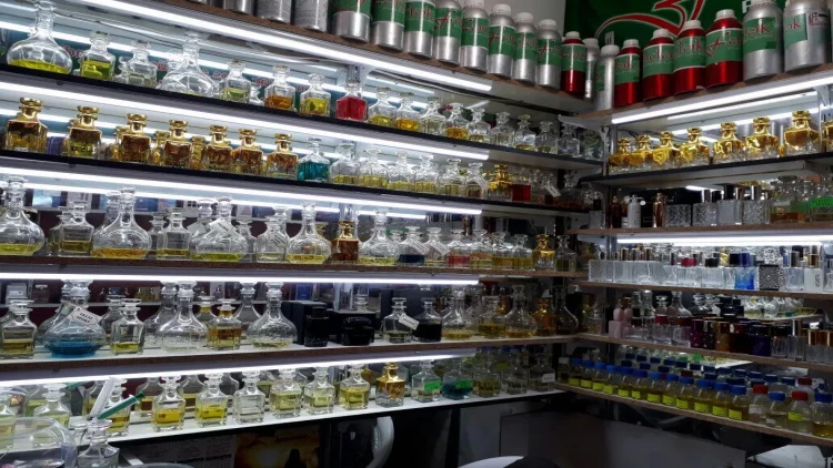 Qramla satılan ətirlər ciddi problemlərə səbəb ola bilər  - VİDEO