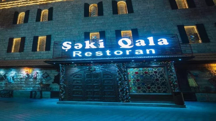 Bakının mərkəzində məşhur restoran sökülür - Plana düşüb - FOTO