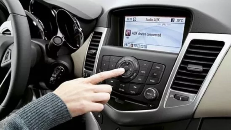 Yüksək səslə musiqiyə qulaq asan sürücülərə XƏBƏRDARLIQ