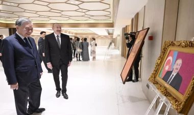 İlham Əliyev və Mehriban Əliyeva Vyetnam rəsm əsərlərindən ibarət sərgi ilə tanış olublar - VİDEO - FOTO