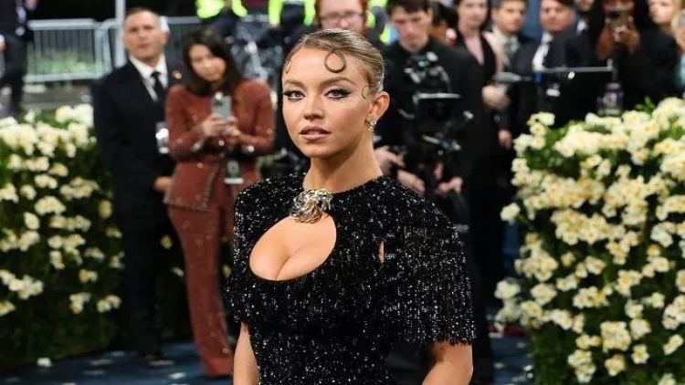 Cazibədar aktrisanın qaladakı geyiminin gizli mənası ortaya çıxdı - FOTOlar